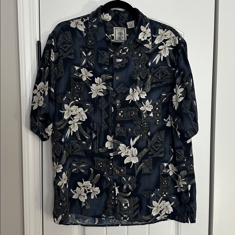Roundtree & Yorke Hawaiian Mens shirt size medium
